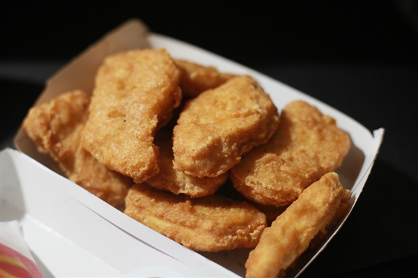 GAMESTAR娛樂城：寵物狗上桌啃生肉：烤肉店停業3天